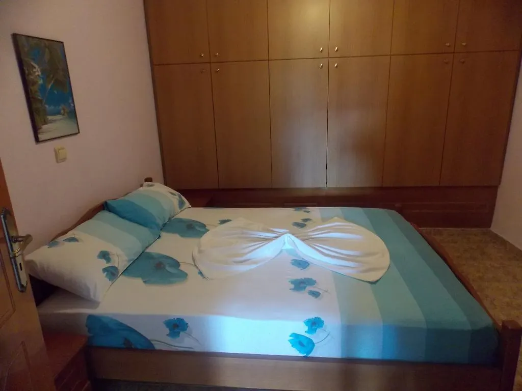 Natural Holiday Houses Ksamil Apartment