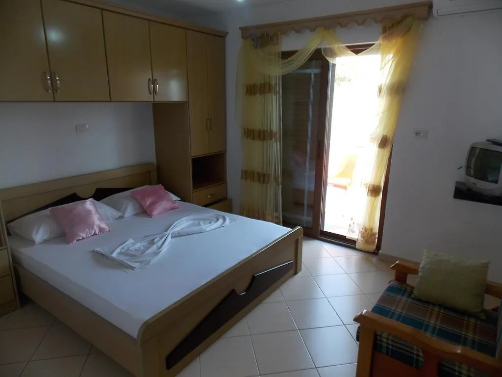 Apartment Natural Holiday Houses Ksamil