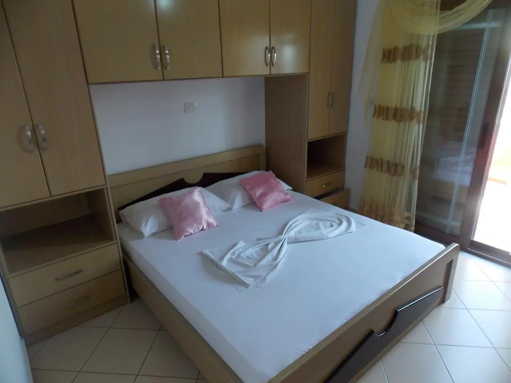 Natural Holiday Houses Ksamil Apartment