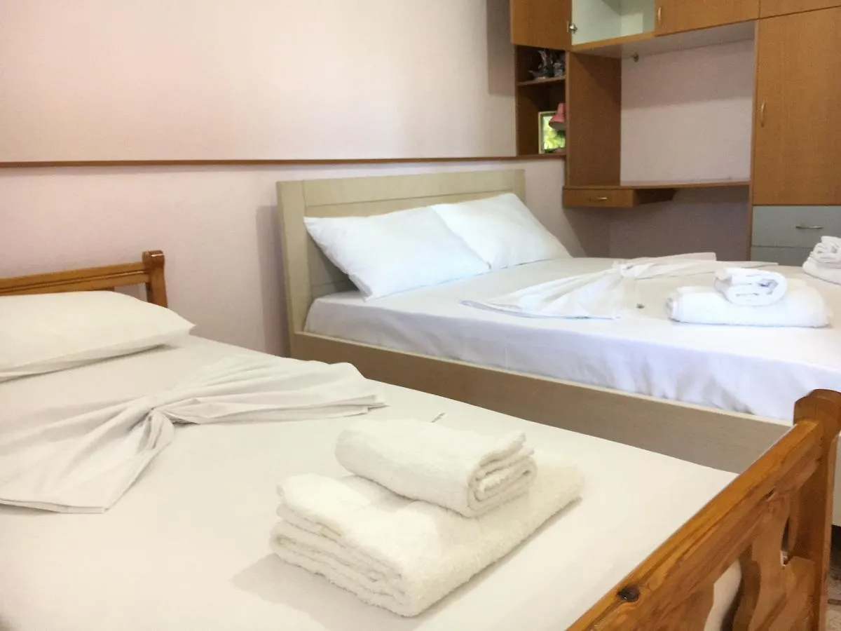 Natural Holiday Houses Ksamil Apartment