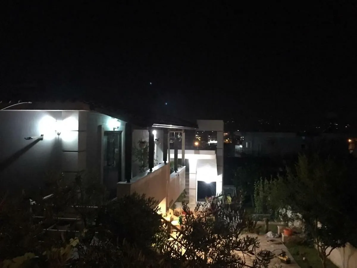 Natural Holiday Houses Ksamil Apartment