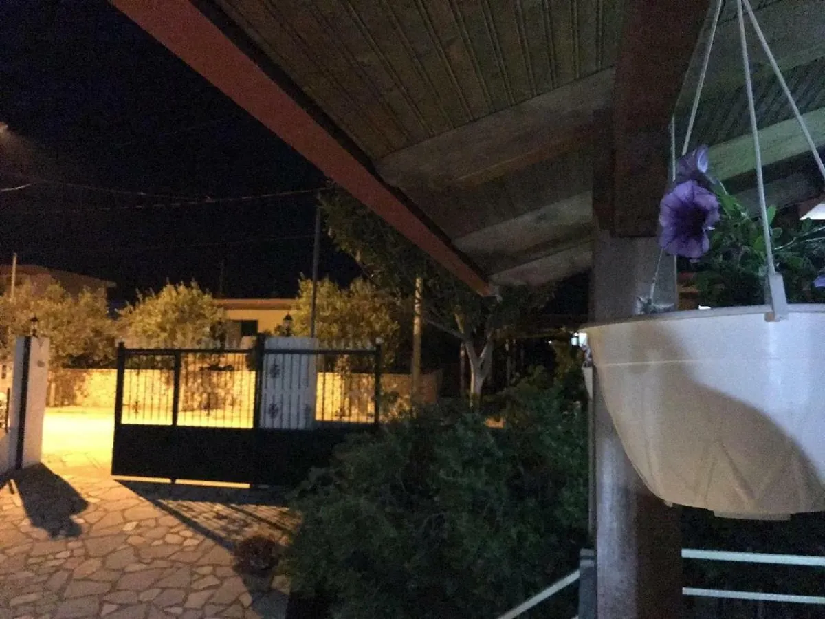 Natural Holiday Houses Ksamil Apartment