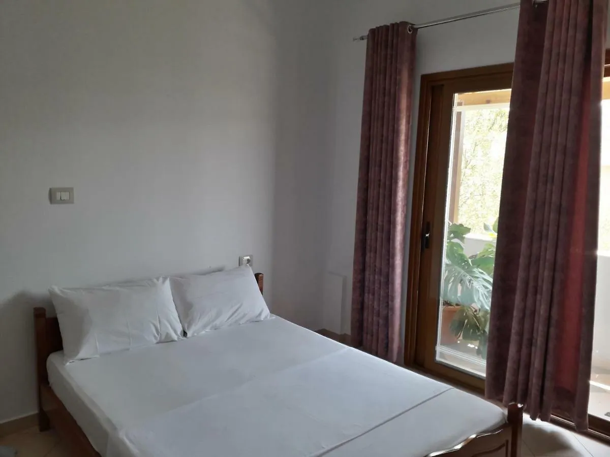 Natural Holiday Houses Ksamil Apartment