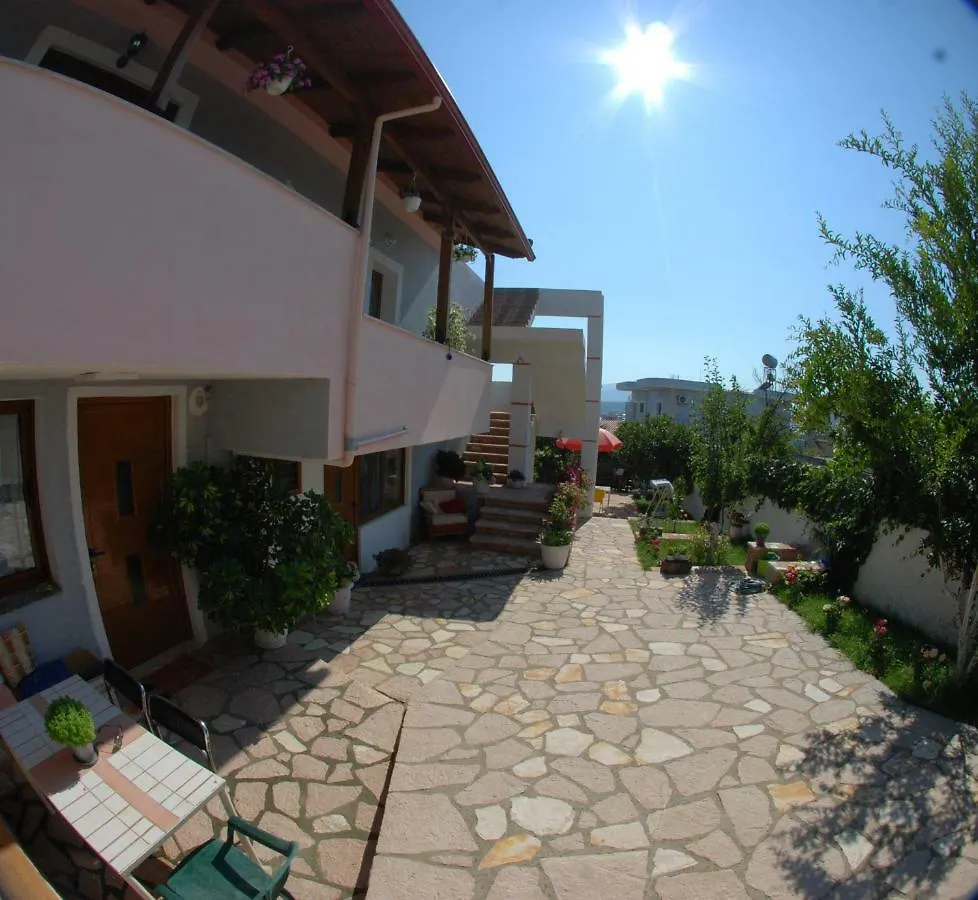 Natural Holiday Houses Ksamil Apartment