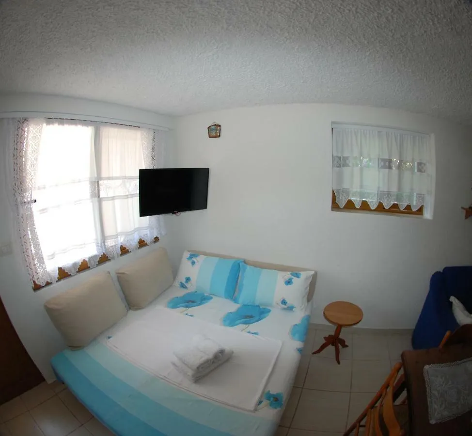 Natural Holiday Houses Ksamil Apartment