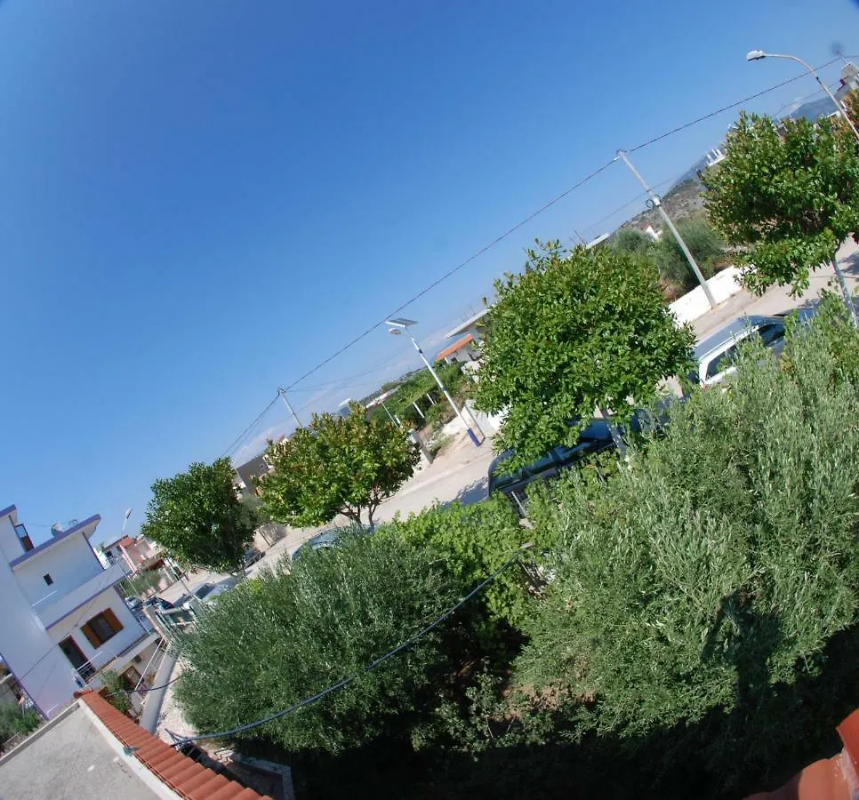 Natural Holiday Houses Ksamil Apartment