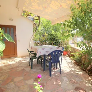 Agushi Apartment